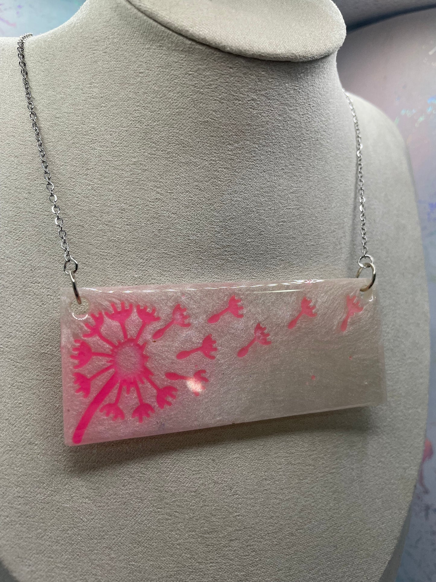 Collier Rectangulaire Pissenlit Rose Phosphorescent