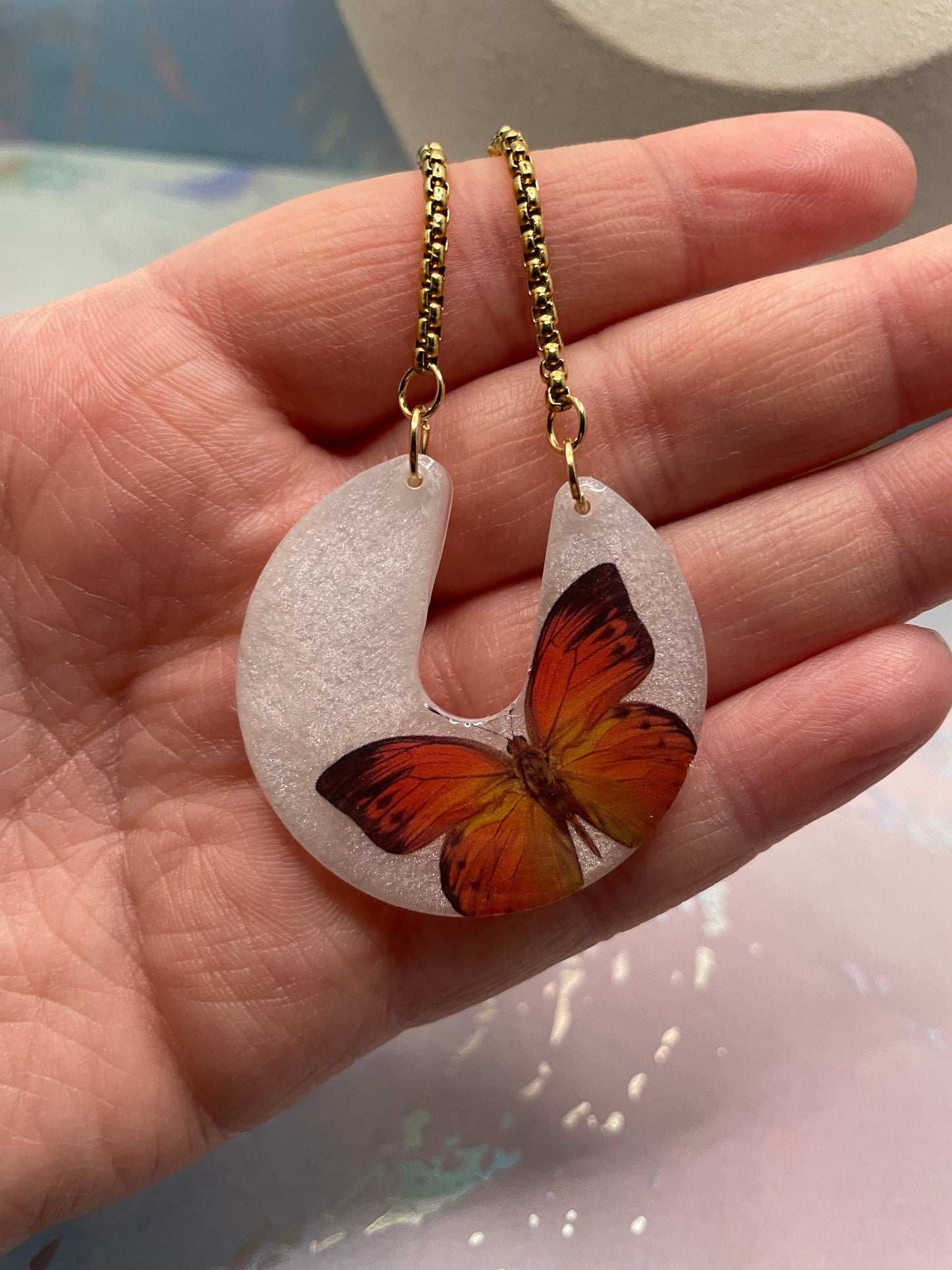 Collier AJUSTABLE style U papillon