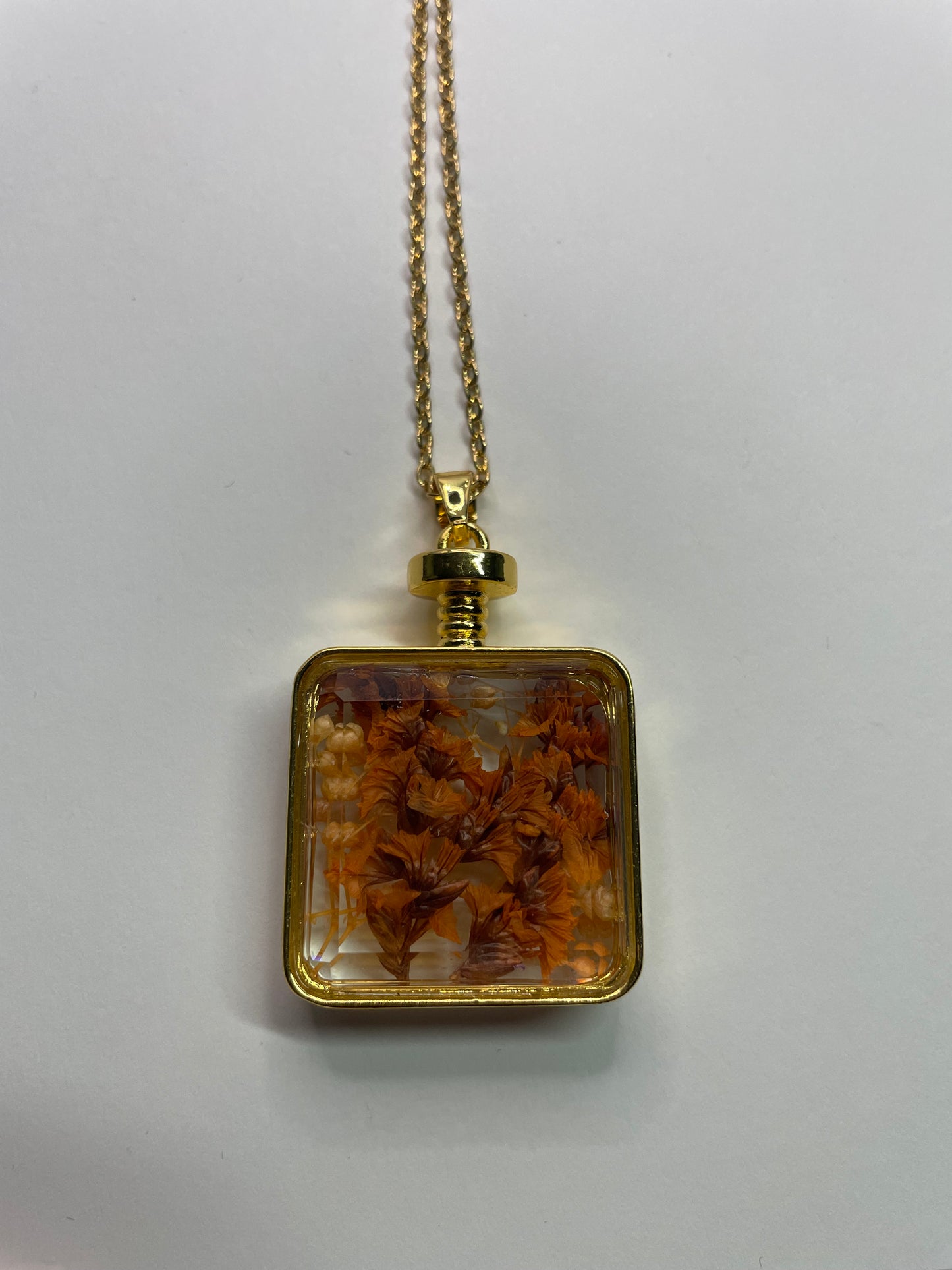 Collier bouteille avec fleurs séchées – Tons dorés et orangés