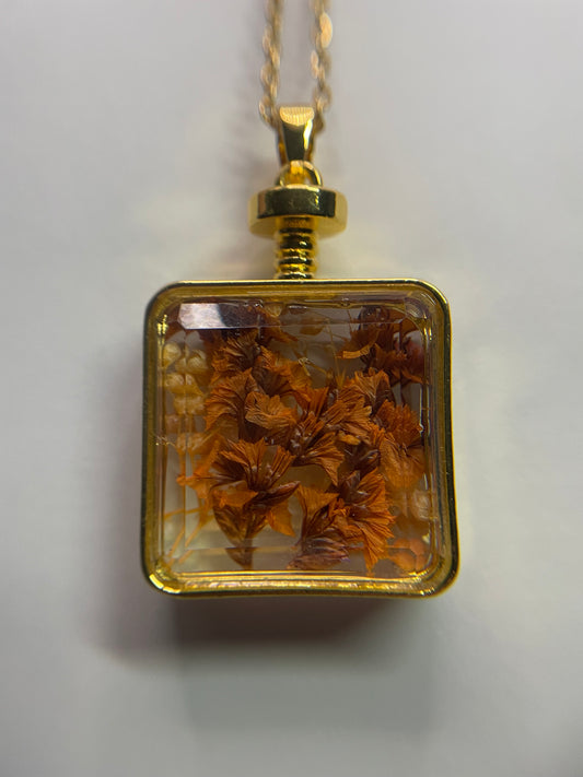 Collier bouteille avec fleurs séchées – Tons dorés et orangés