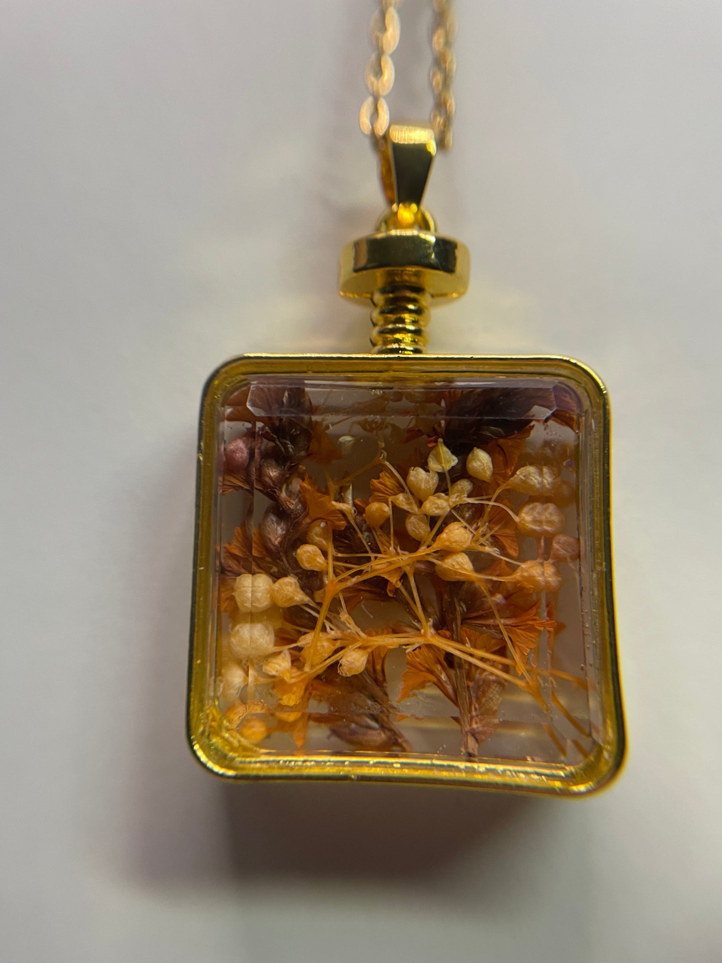 Collier bouteille avec fleurs séchées – Tons dorés et orangés