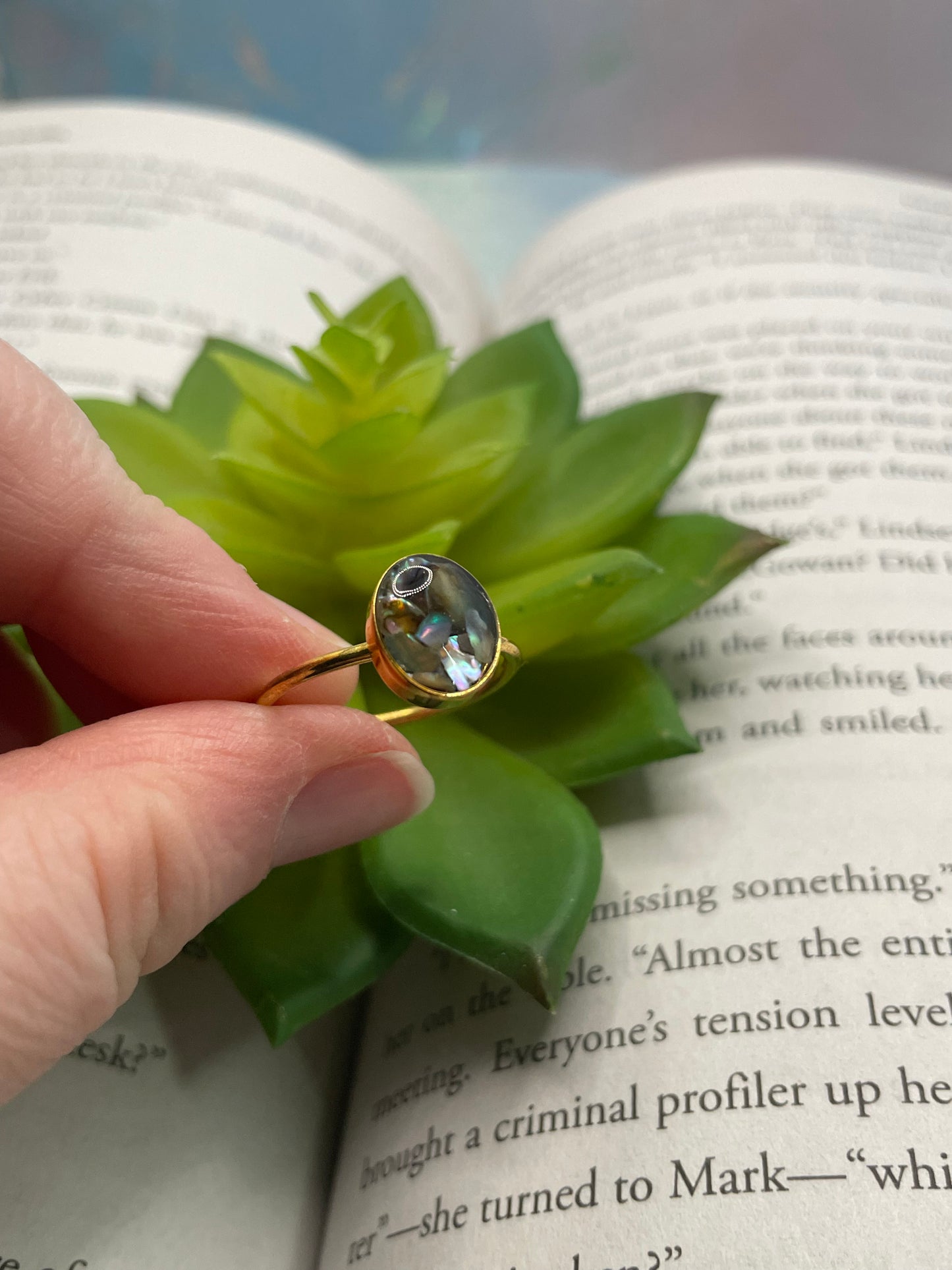 Gold Shell Oval Ring - Size 9US