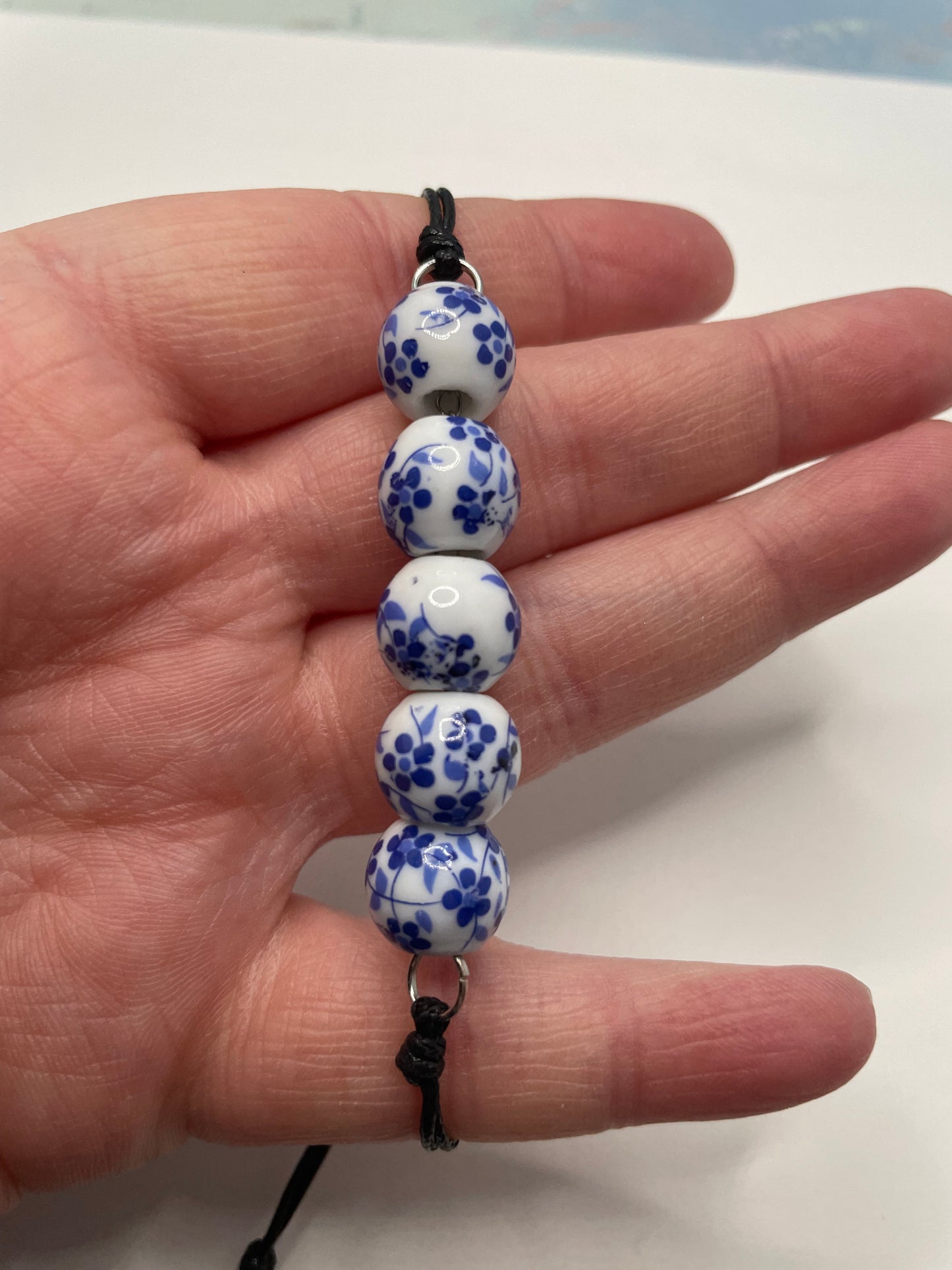 Bracelet à Corde Ajustable avec Bille en Céramique Blanche à Fleur