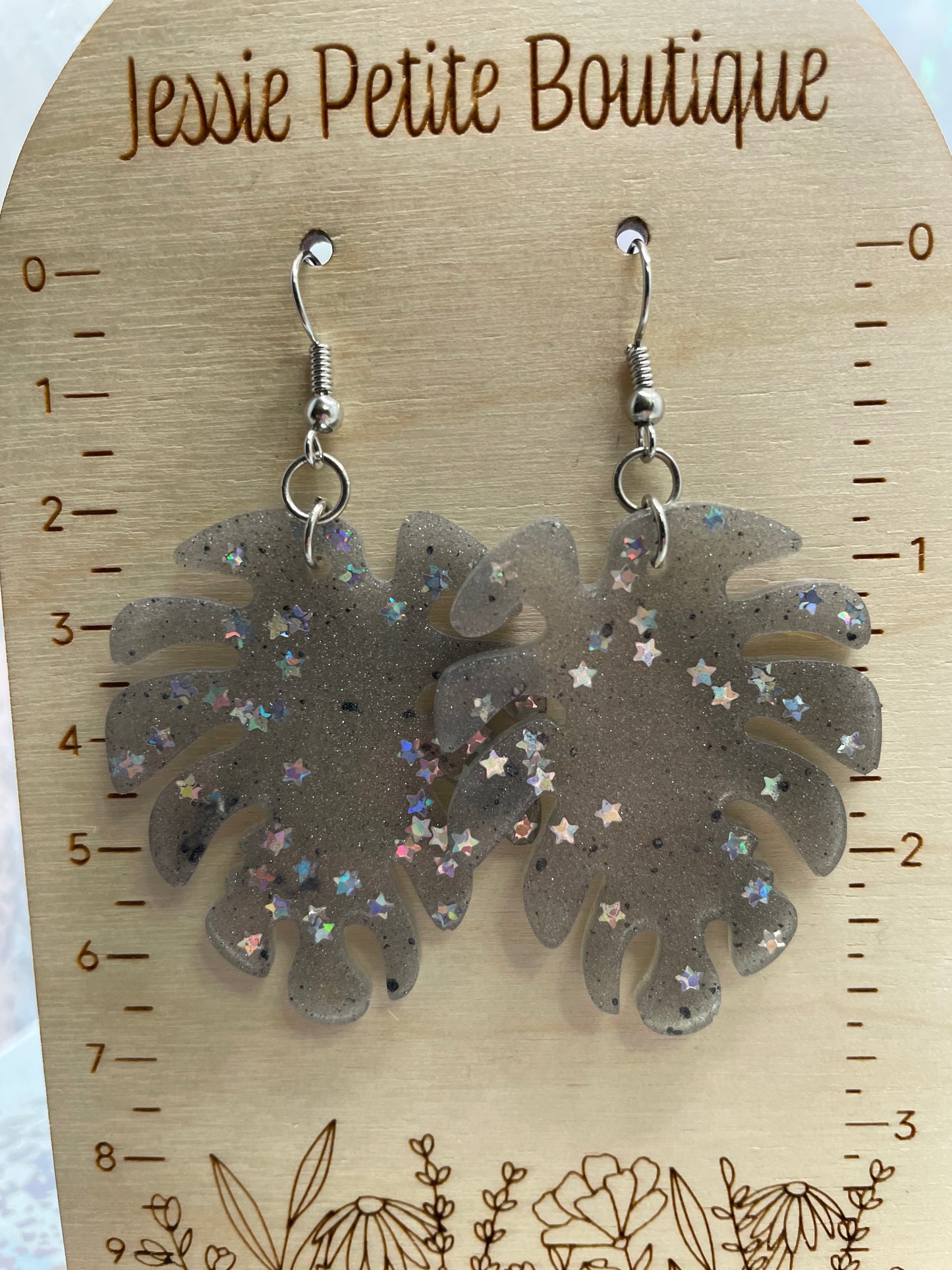 Boucles d'oreilles Monstera grises scintillantes