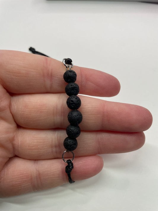 Bracelet ajustable en corde avec billes de lave noire