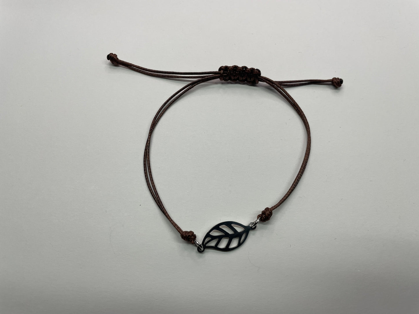 Bracelet Corde Brune Ajustable Feuille-Acier Inoxydable