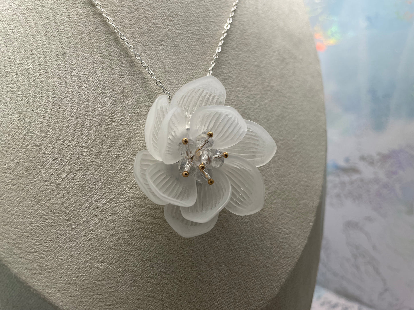 Collier Fleur Blanche Acrylique-Sans Nickel+Acier Inoxydable