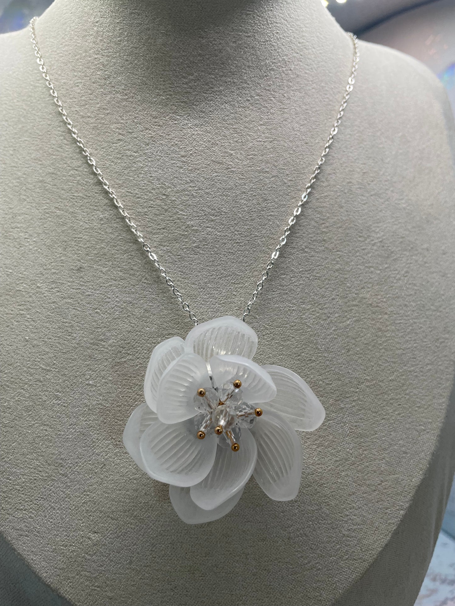 Collier Fleur Blanche Acrylique-Sans Nickel+Acier Inoxydable