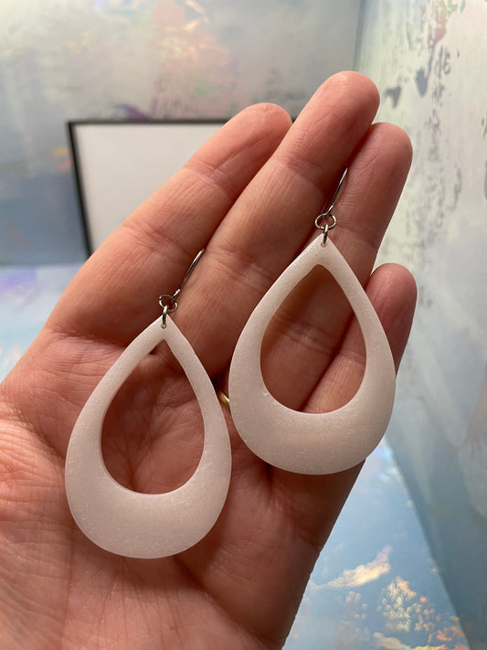 White Teardrop Earrings – STAINLESS STEEL