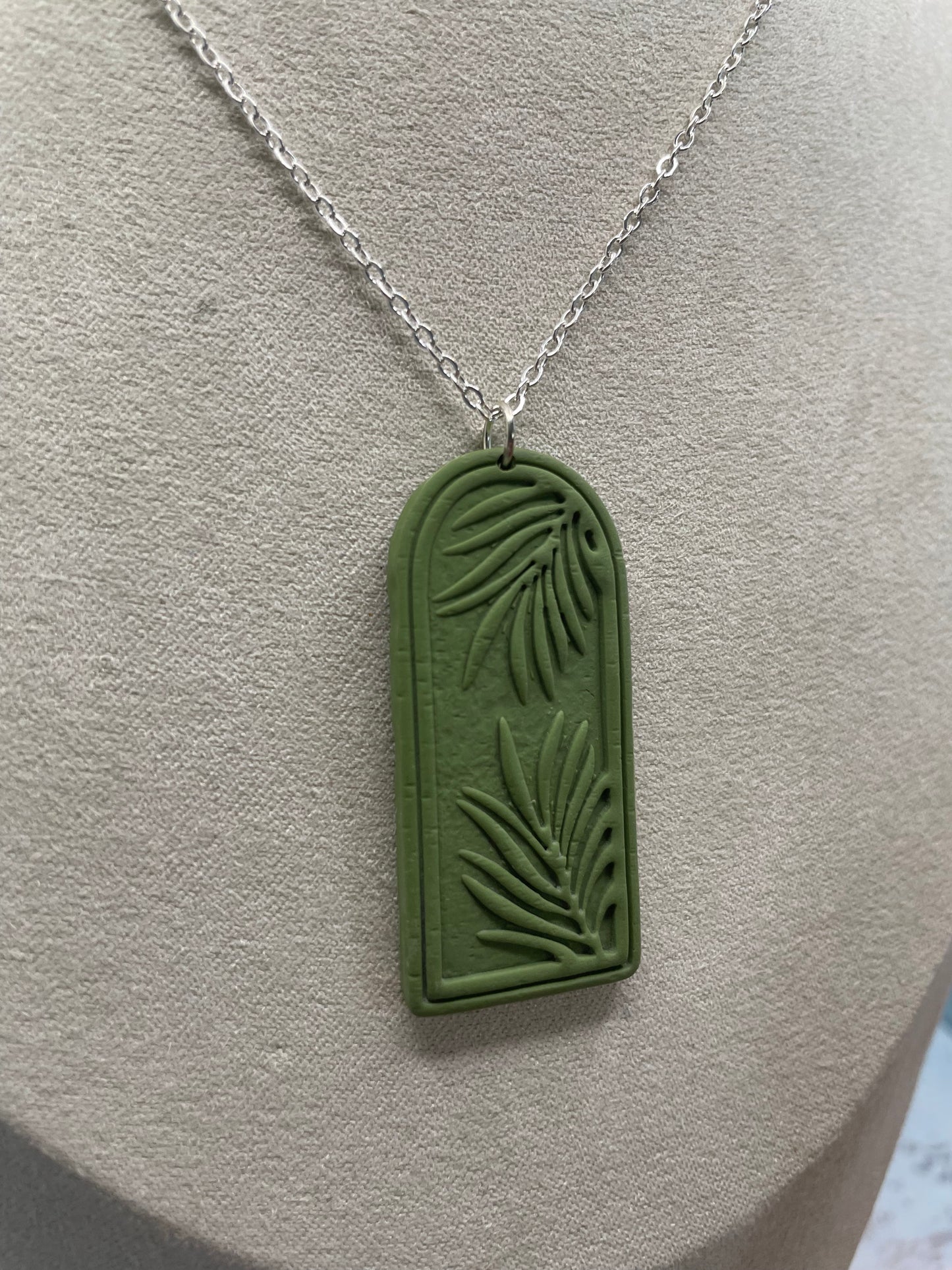 Ensemble arche verte olive avec feuillage– Sans nickel 