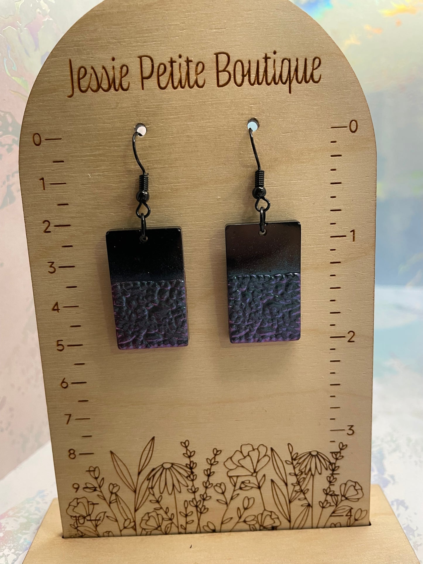Boucles d'oreilles rectangulaires en géode noire et mauve caméléon - Sans Nickel