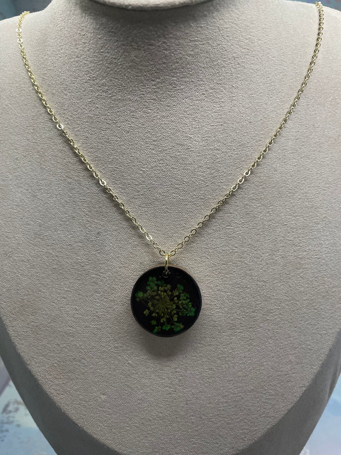Green flower on black circle SET-Nickel Free