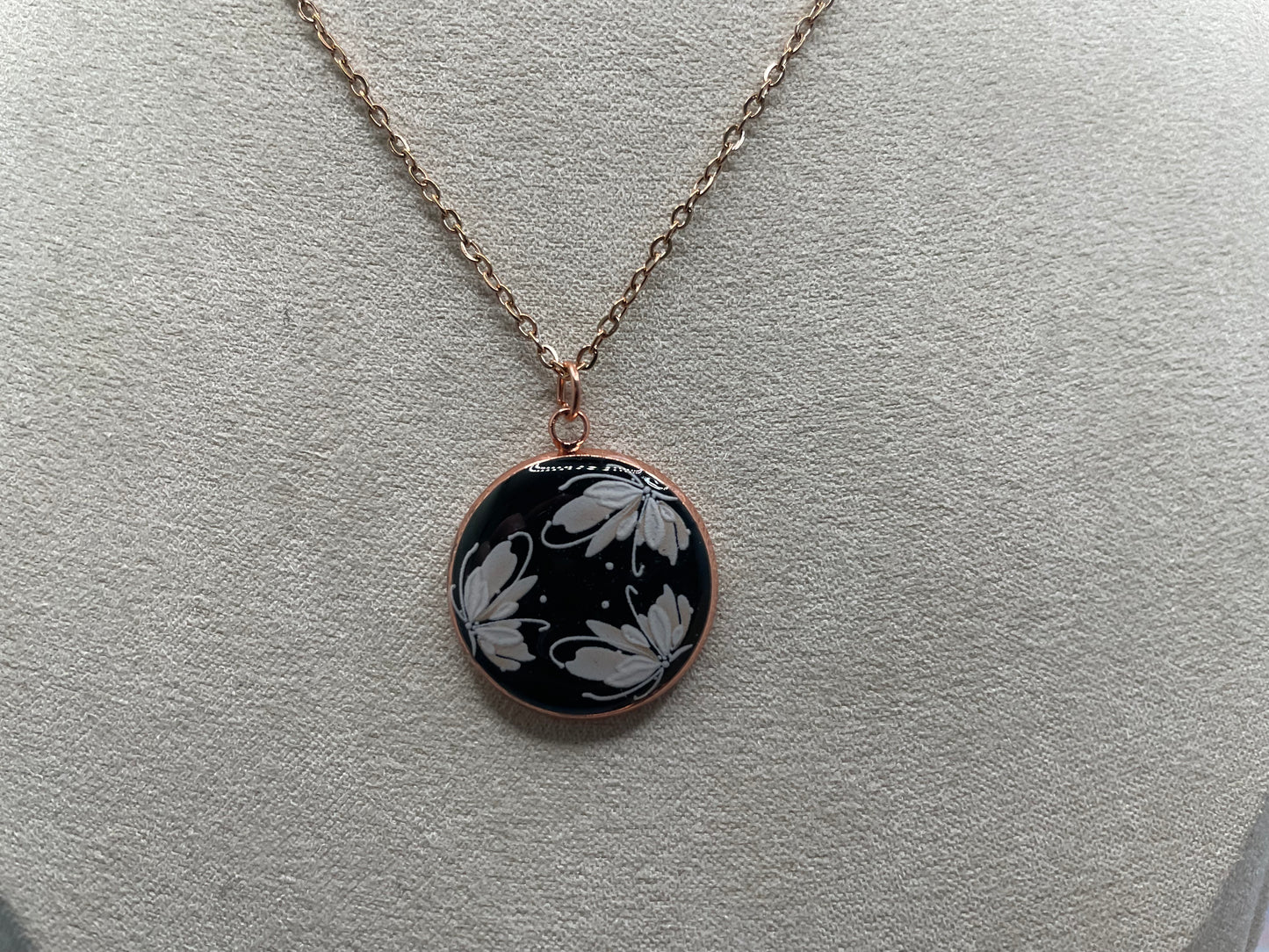 Ensemble Fleur Blanche sur Noir Or Rose-Acier Inoxydable