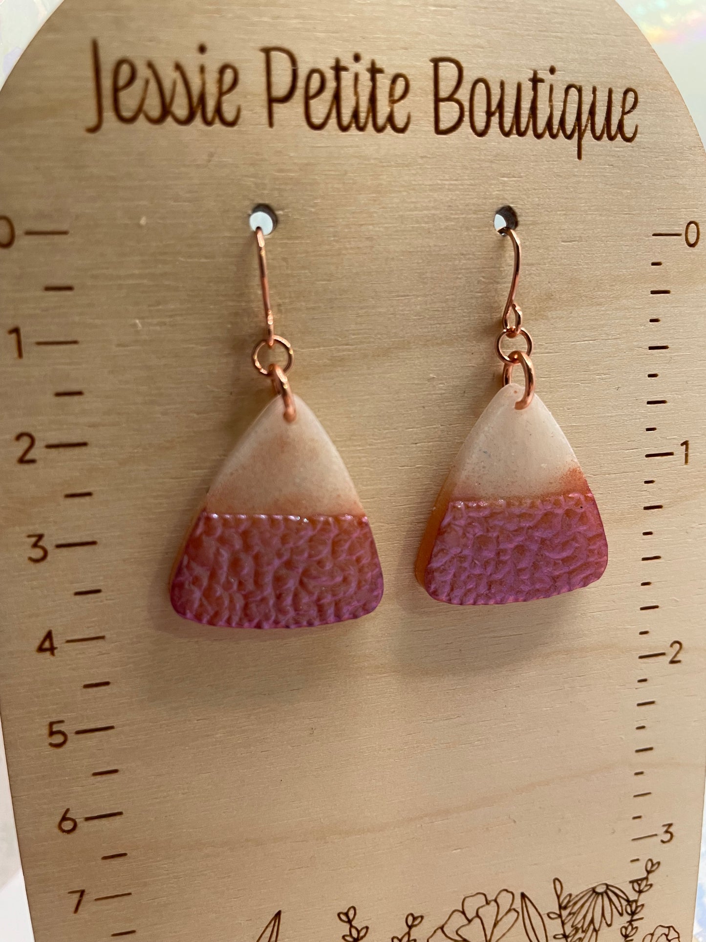 Boucles d'oreilles triangle géode prune blanche/caméléon - Sans nickel