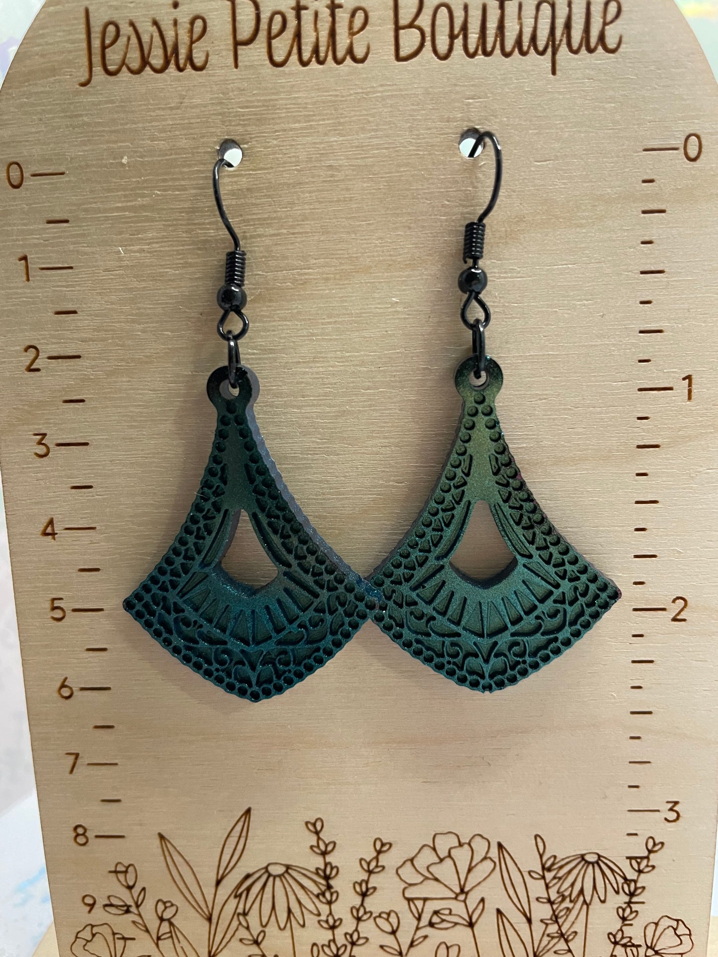 Boucles d'oreilles goutte détaillée verte caméléon