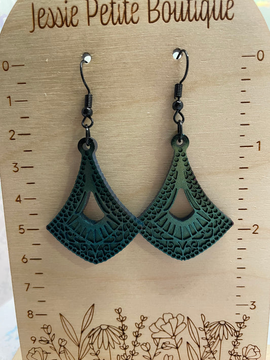 Boucles d'oreilles goutte détaillée verte caméléon