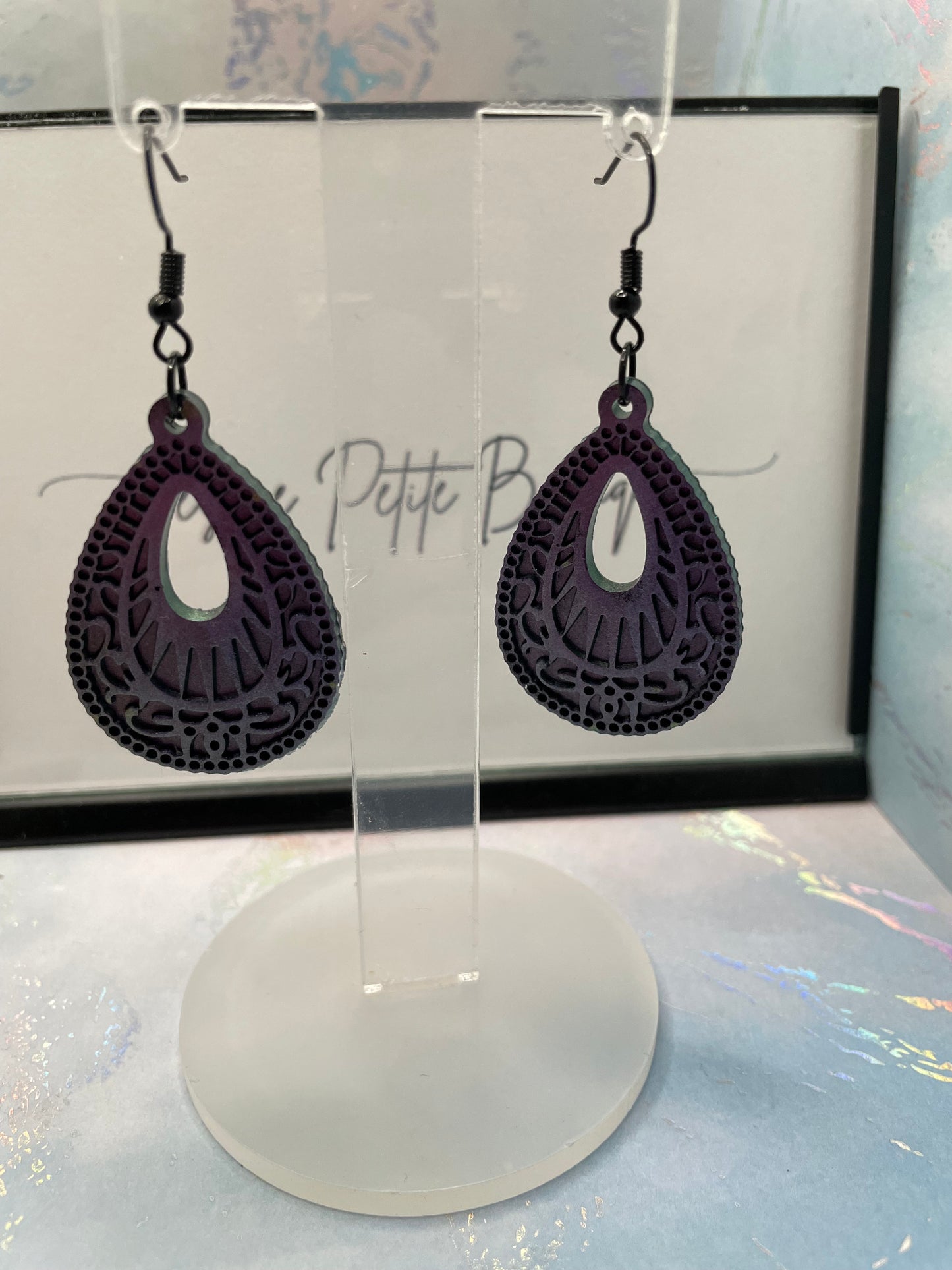 Boucles d'oreilles Goutte détaillée Mauve caméléon