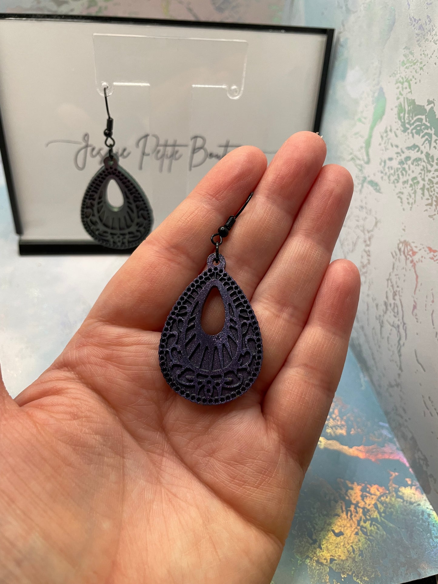 Boucles d'oreilles Goutte détaillée Mauve caméléon