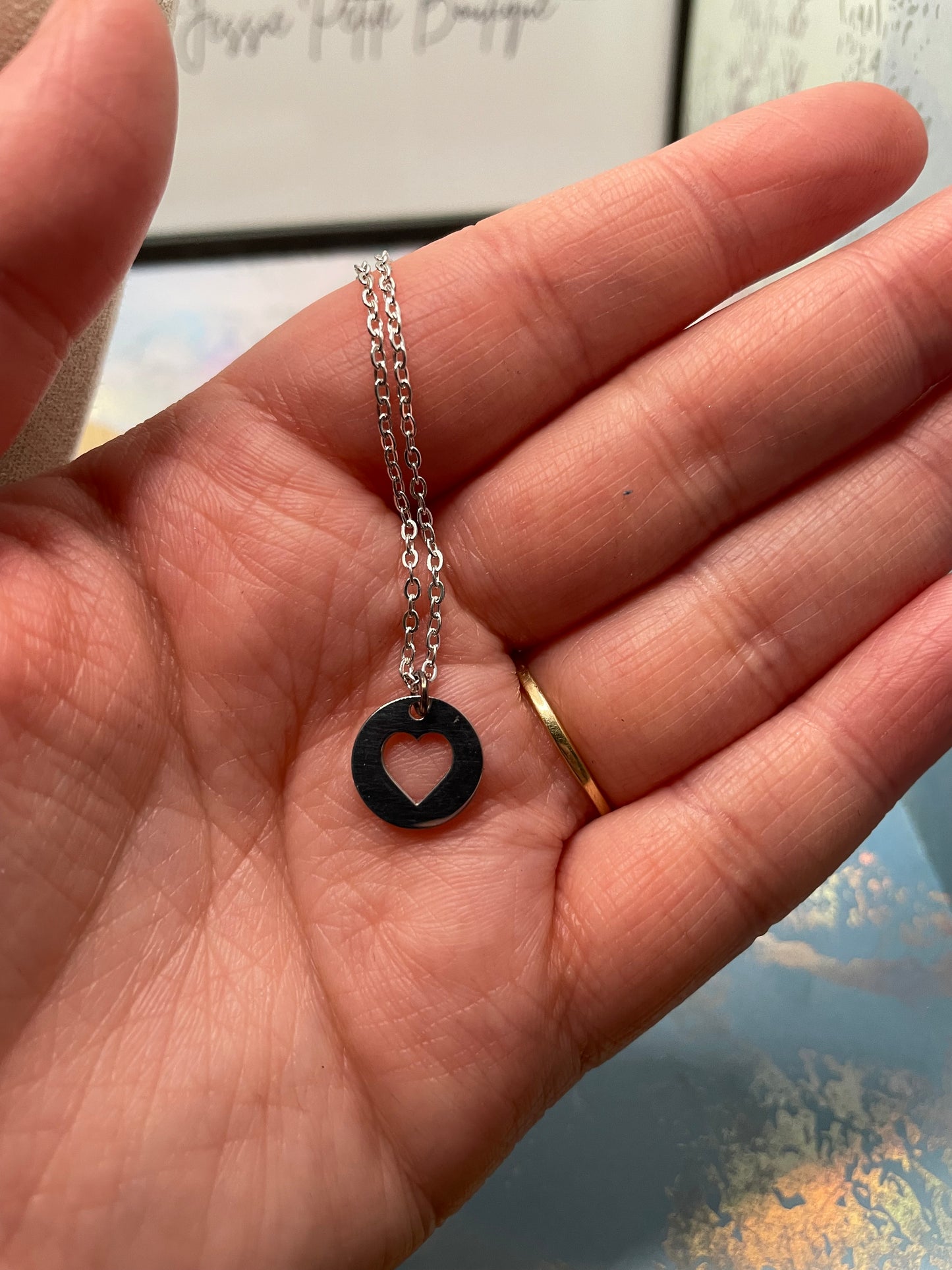 Round Heart Necklace – 18”silver chain NICKEL FREE+STAINLESS STEEL