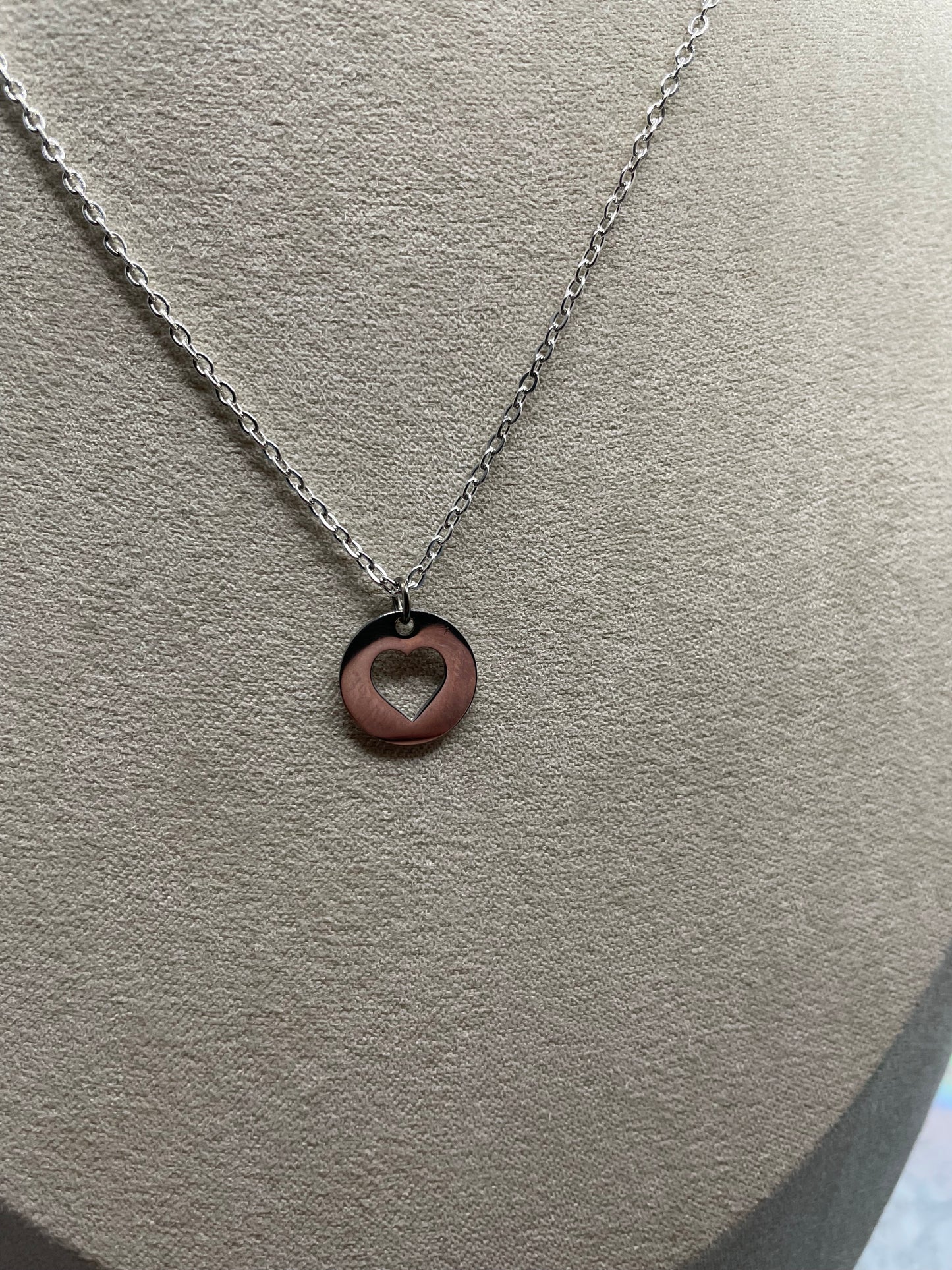 Round Heart Necklace – 18”silver chain NICKEL FREE+STAINLESS STEEL