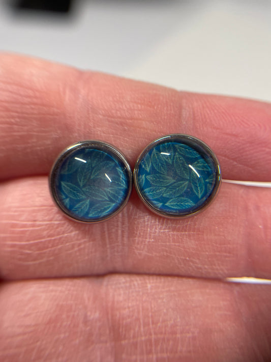 Boutons d'oreilles Cabochon Feuilles Bleues- Acier Inoxydable