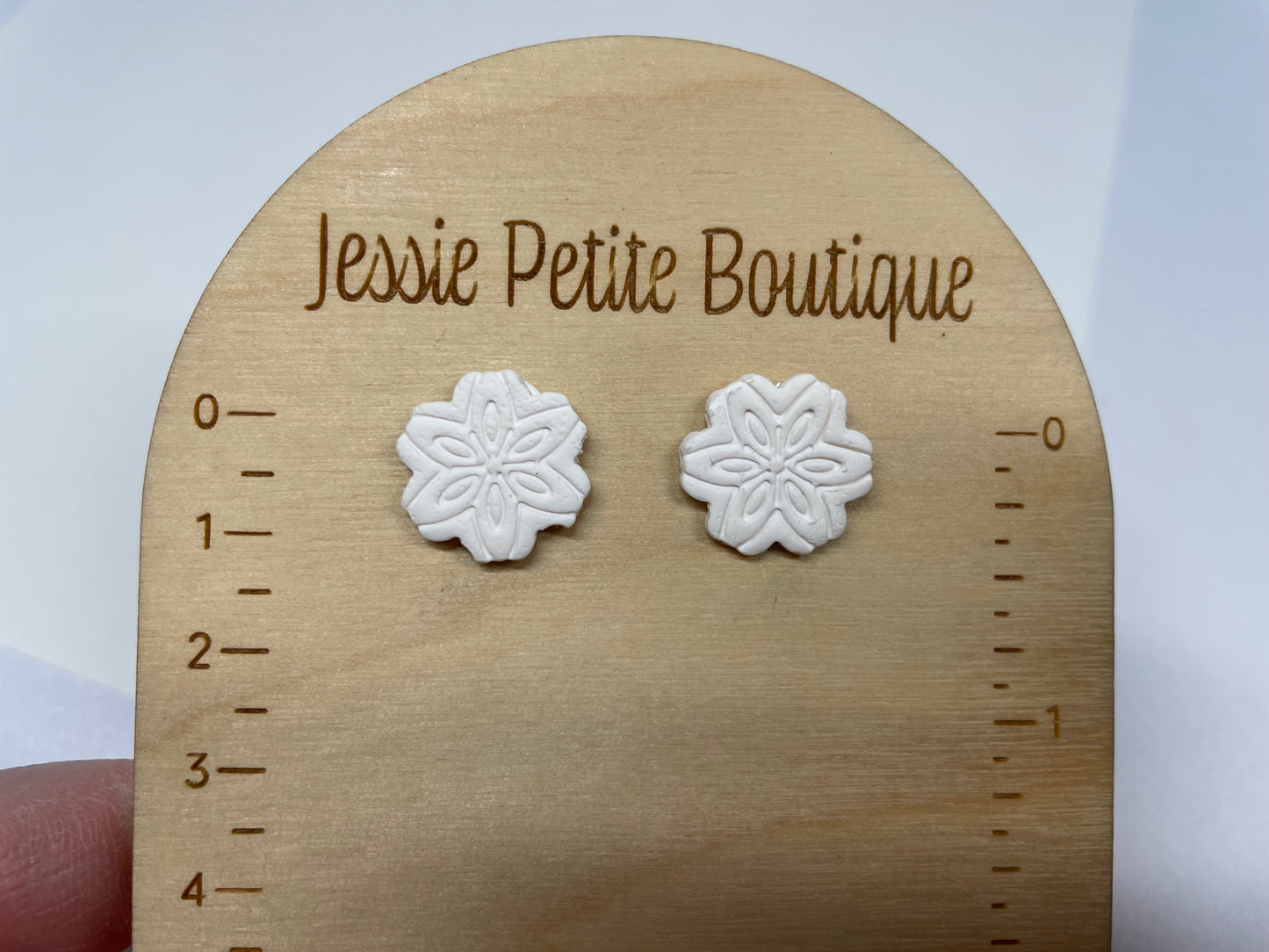 Boutons d'oreille Flocon Floral argile blanche-Sans nickel