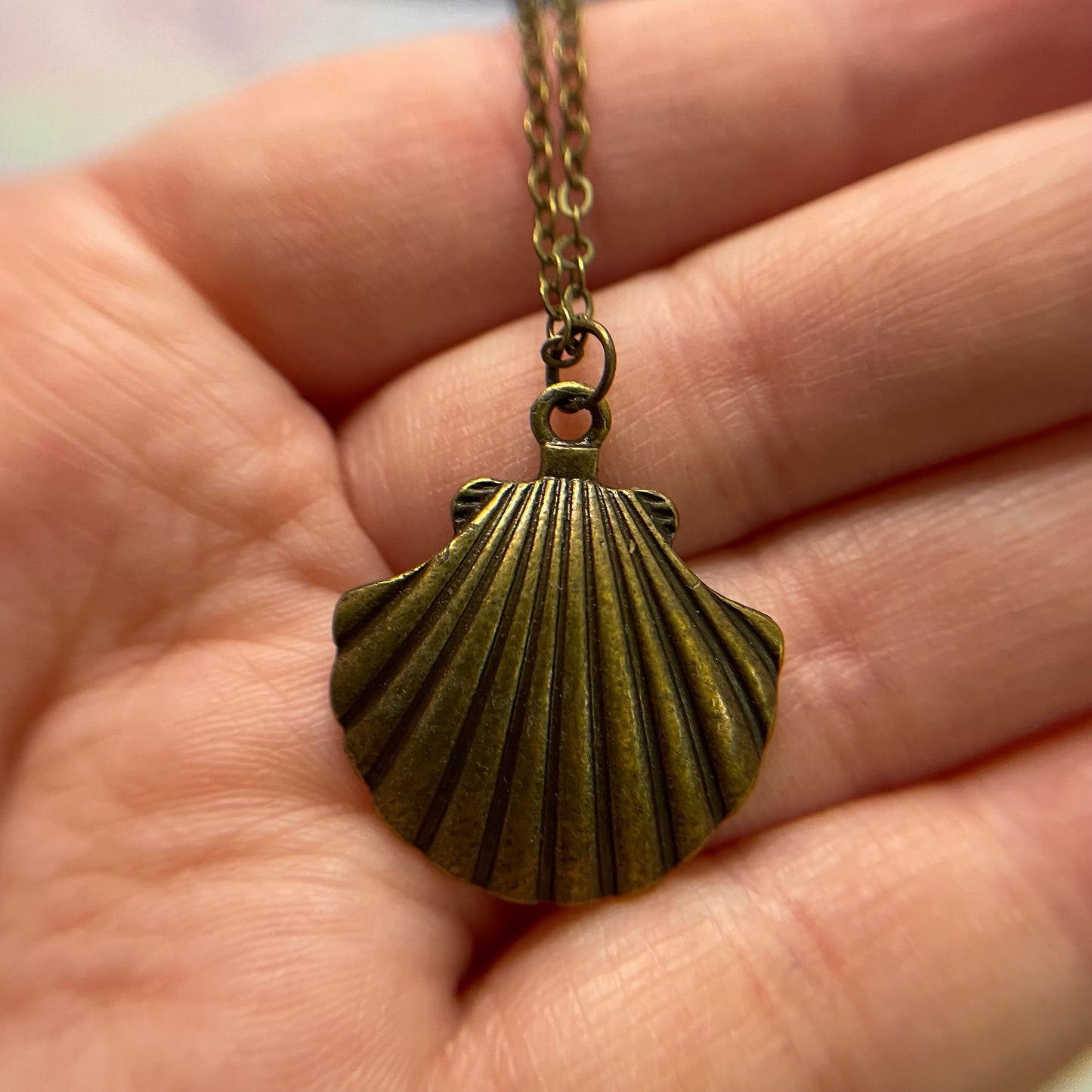 Collier en bronze avec coquillages 23''