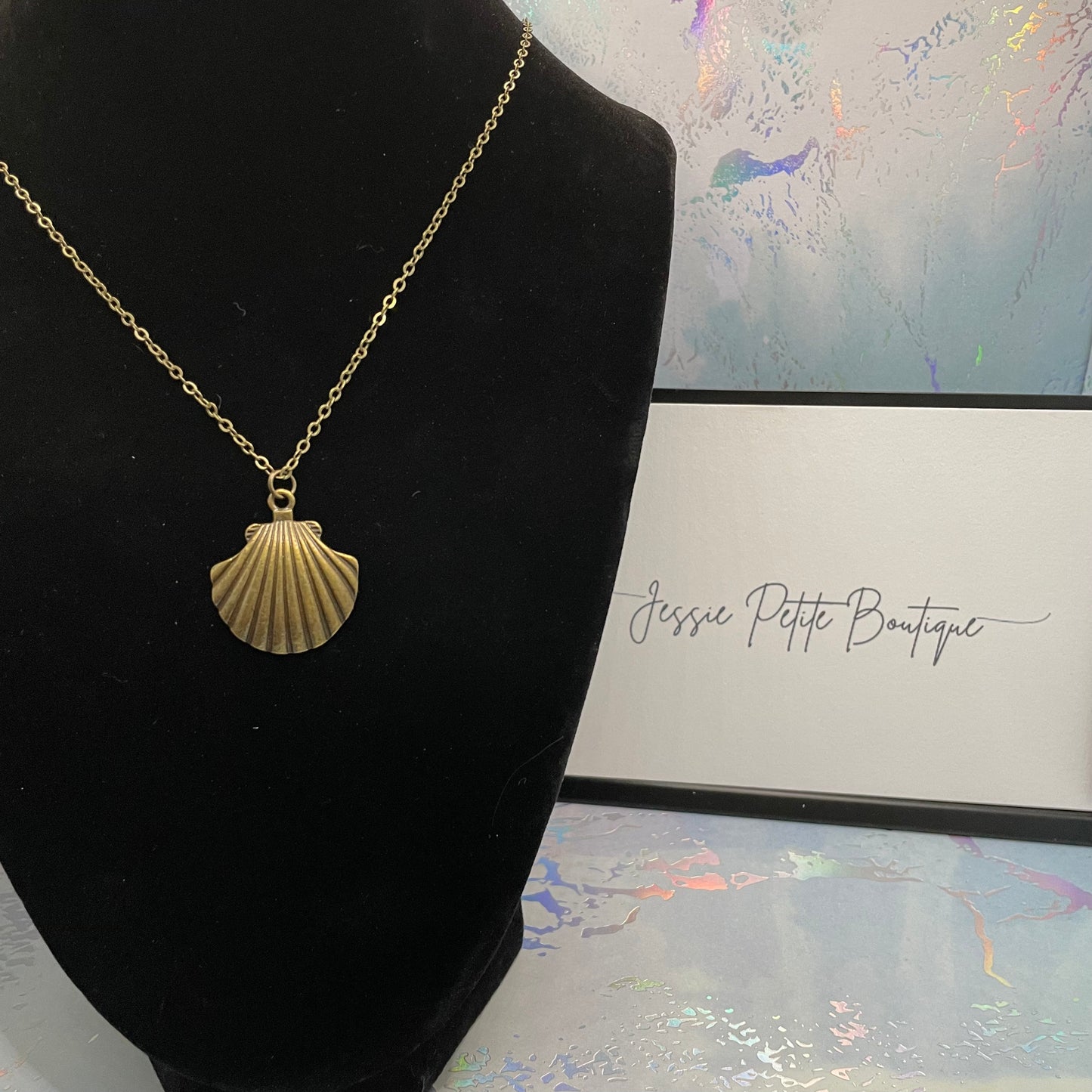 Collier en bronze avec coquillages 23''