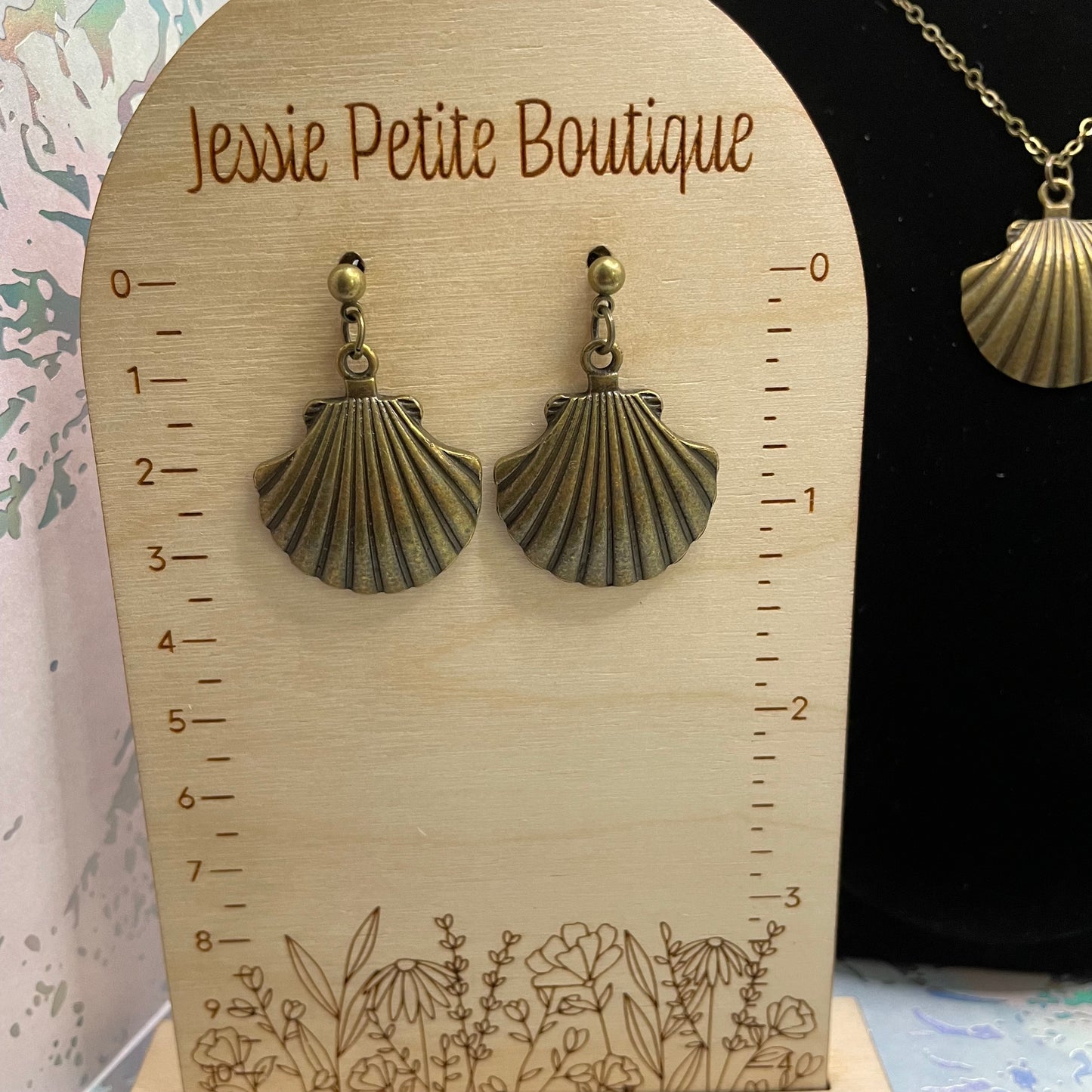 Collier en bronze avec coquillages 23''