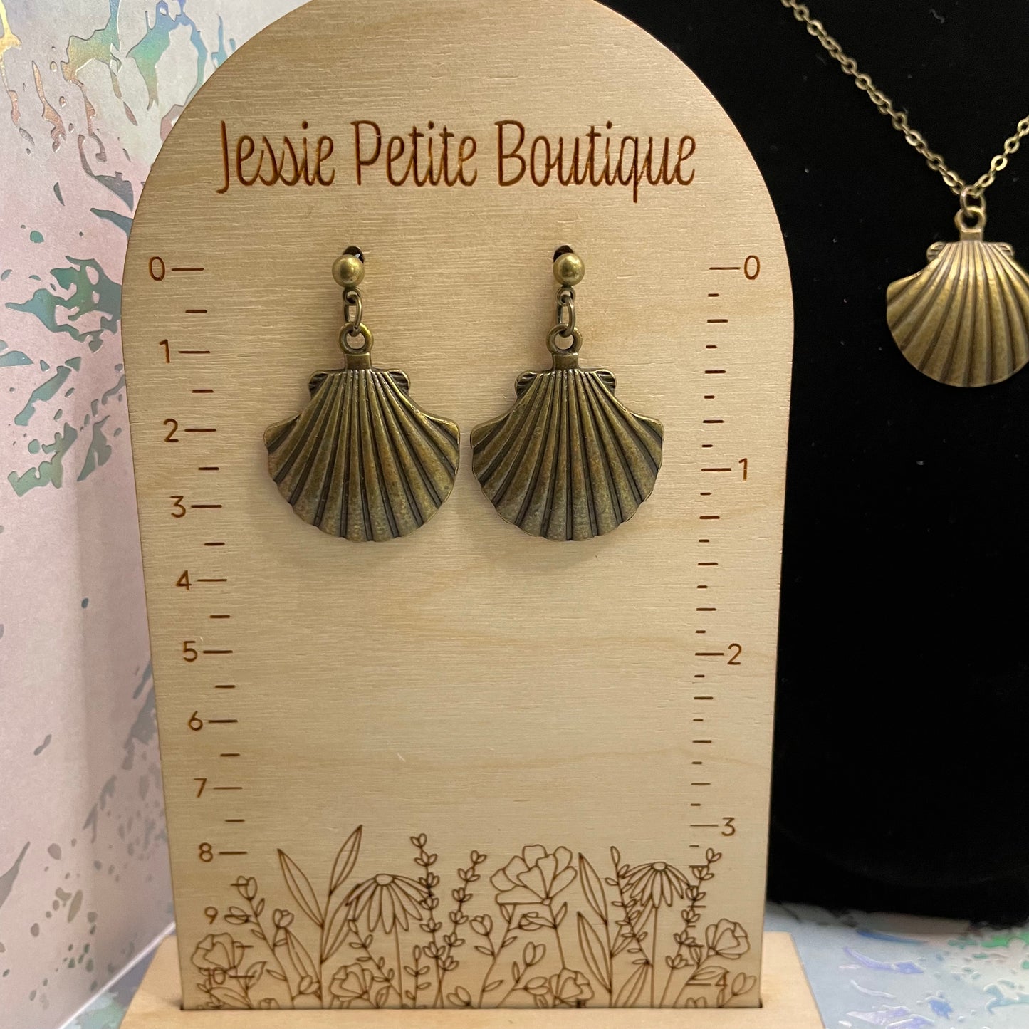 Collier en bronze avec coquillages 23''