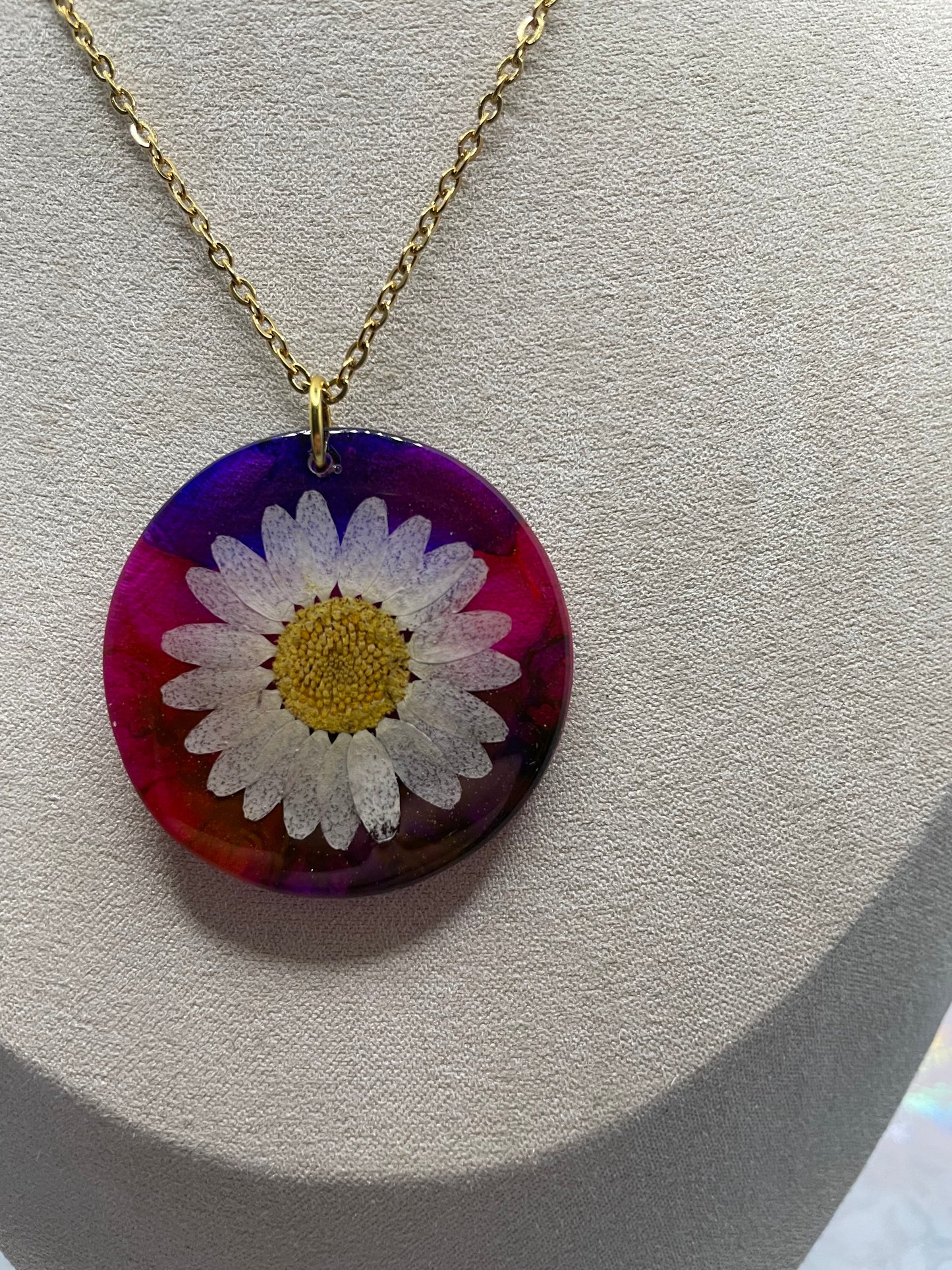 Collier avec pendentif rond marguerite rose et violet - Acier inoxydable