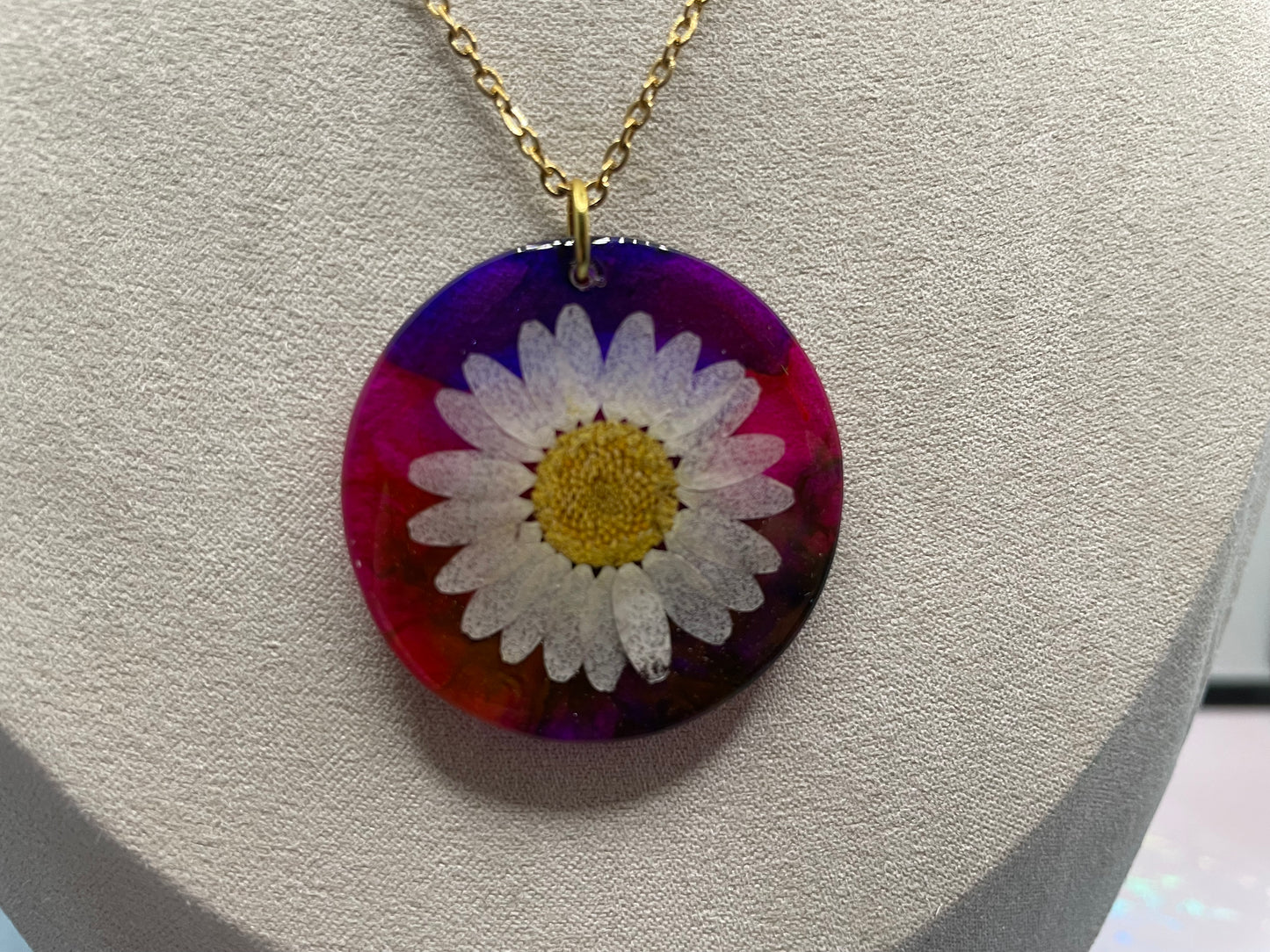 Collier avec pendentif rond marguerite rose et violet - Acier inoxydable