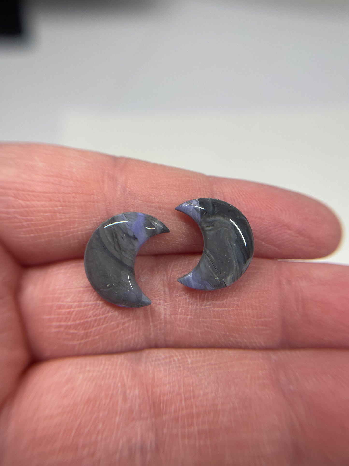 Boutons d'oreille Lune Argile-Sans Nickel