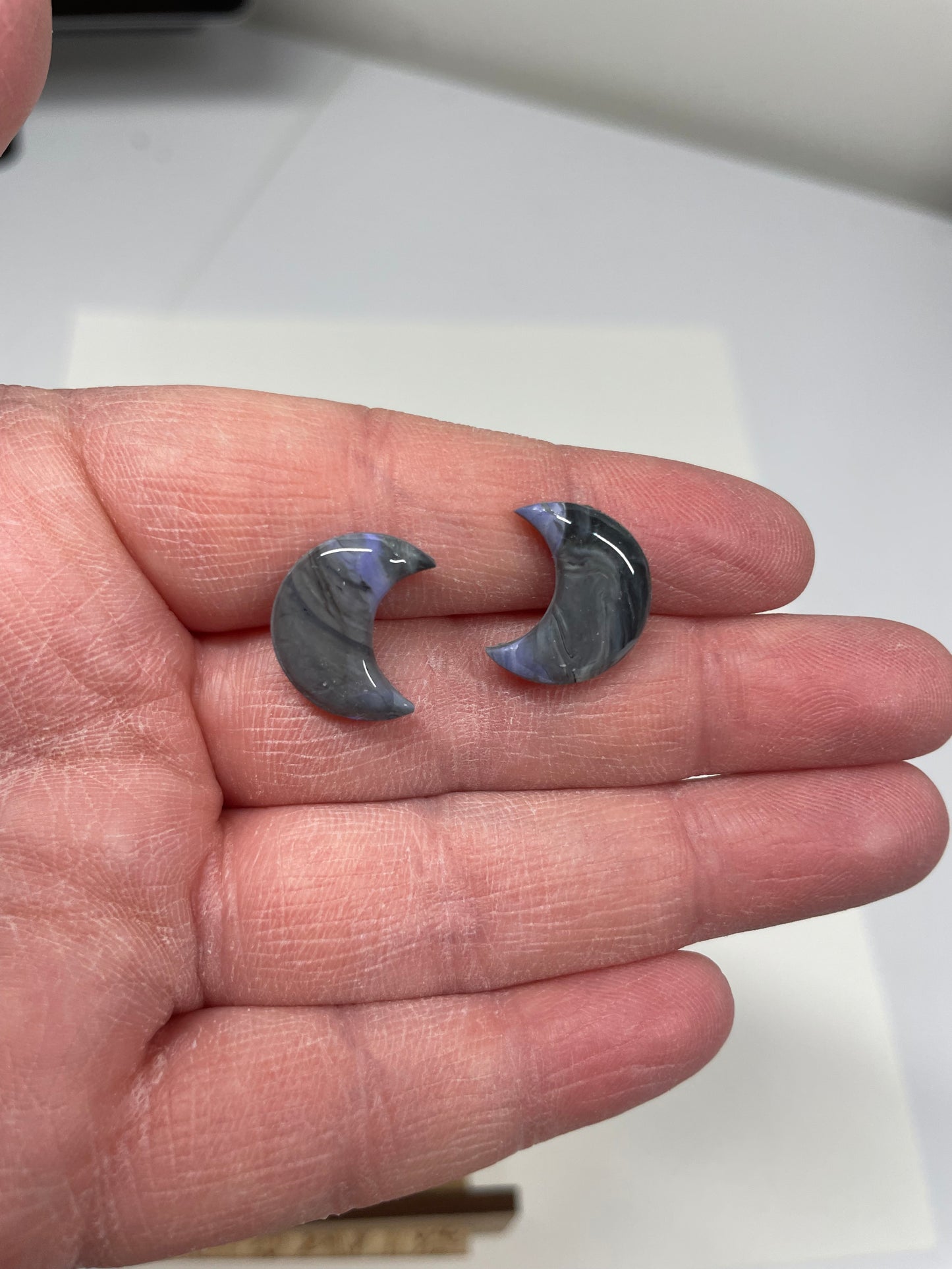 Boutons d'oreille Lune Argile-Sans Nickel