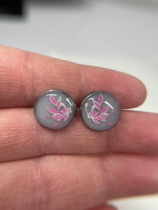 Boutons d'oreille floraux rose et gris- Acier Inoxydable