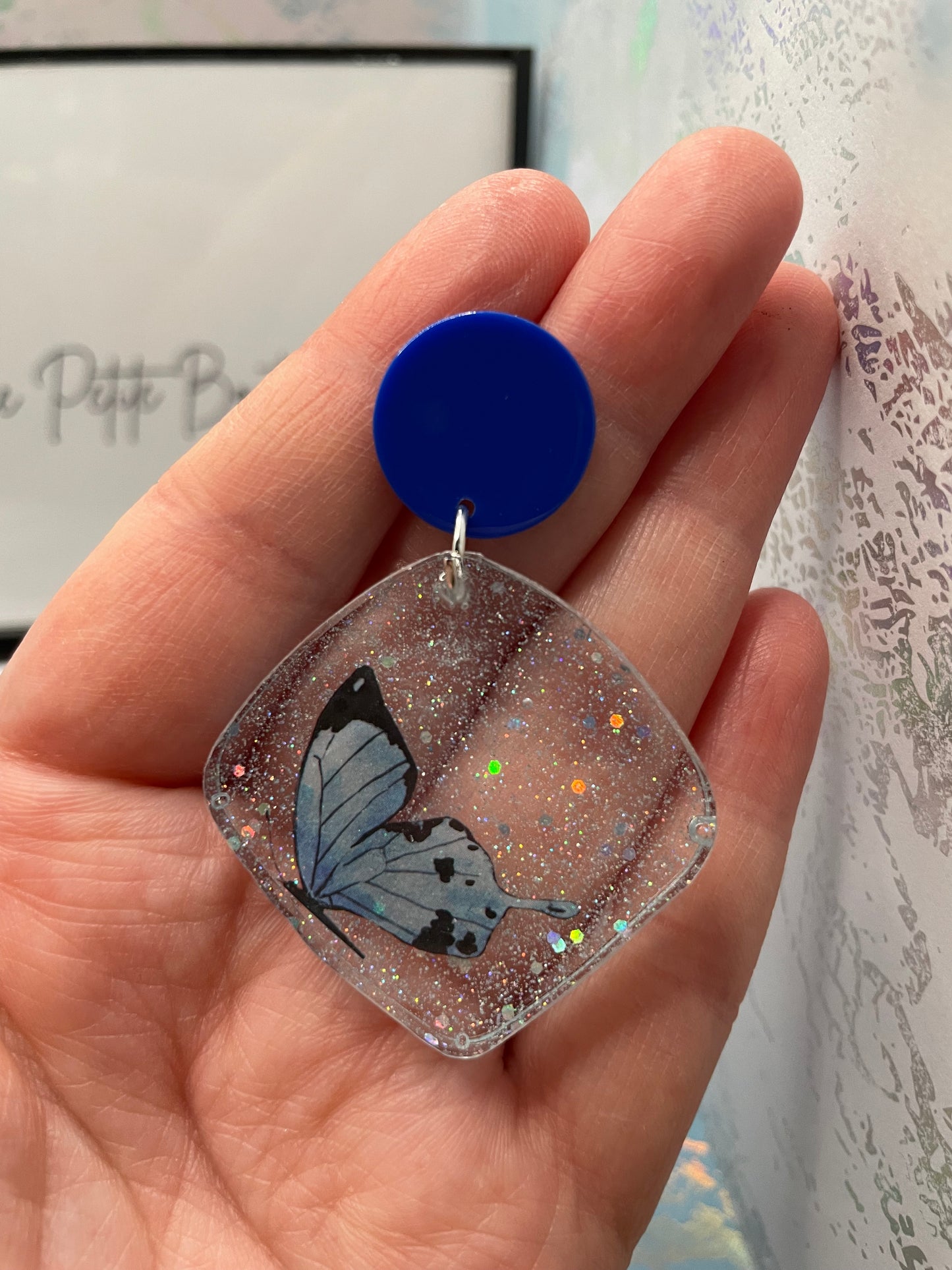 Boucles d'oreilles papillon bleu scintillant avec clou bleu – SANS NICKEL