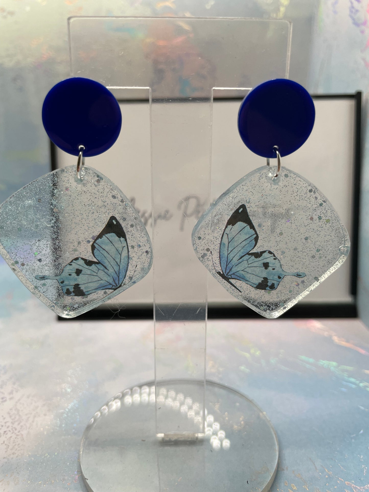 Boucles d'oreilles papillon bleu scintillant avec clou bleu – SANS NICKEL
