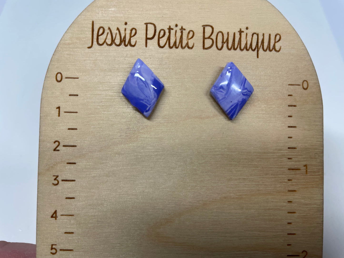 Boutons d'oreilles losange argile mauve- Sans Nickel