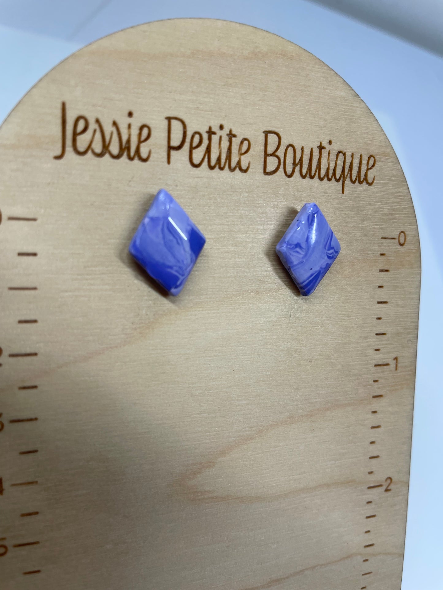 Boutons d'oreilles losange argile mauve- Sans Nickel