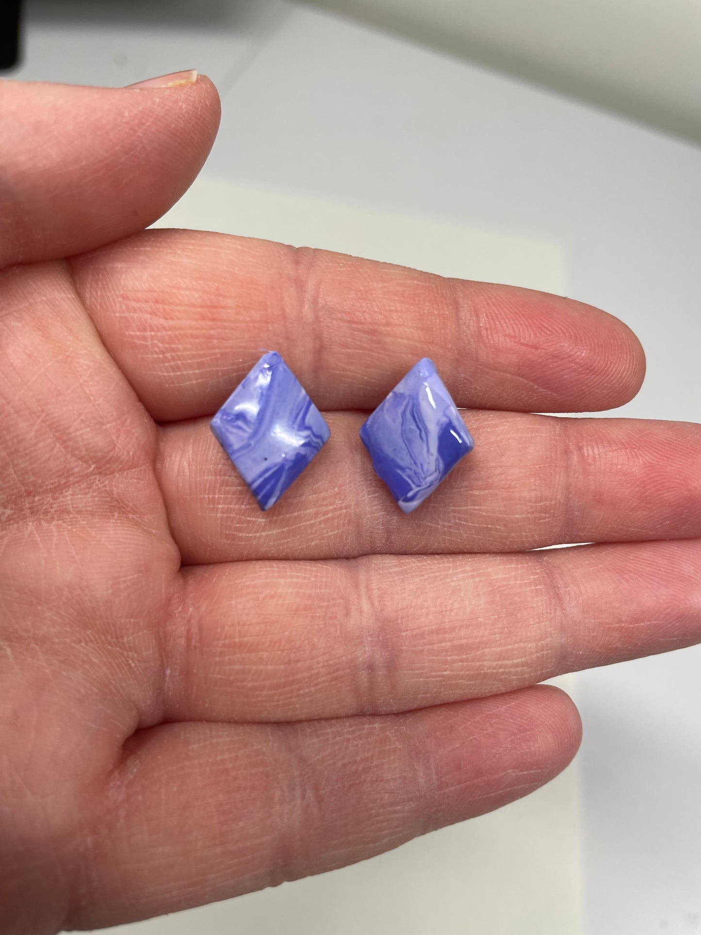 Boutons d'oreilles losange argile mauve- Sans Nickel