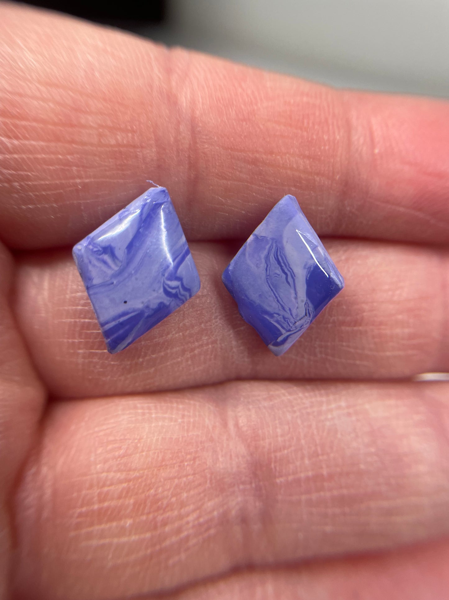 Boutons d'oreilles losange argile mauve- Sans Nickel