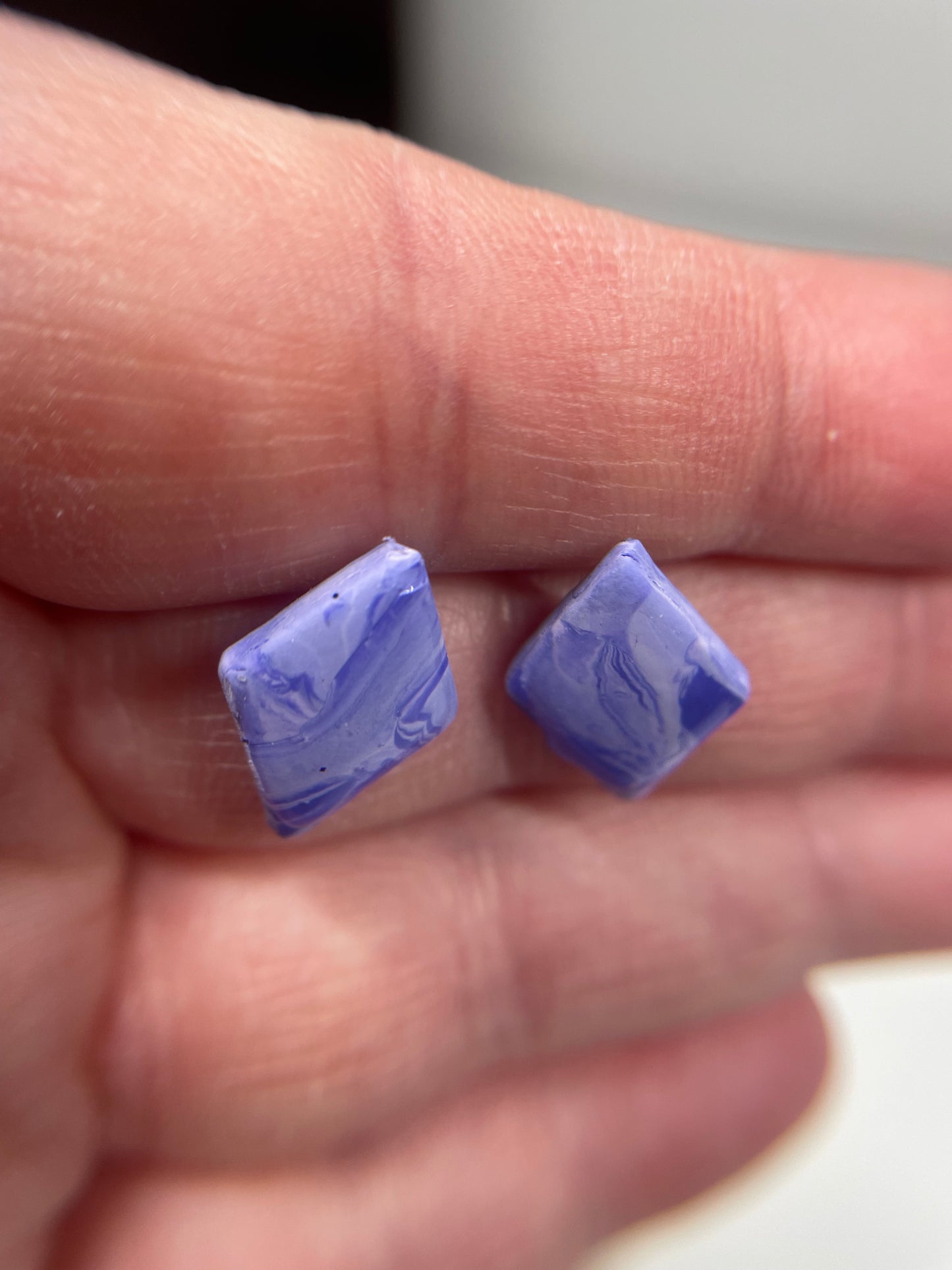 Boutons d'oreilles losange argile mauve- Sans Nickel