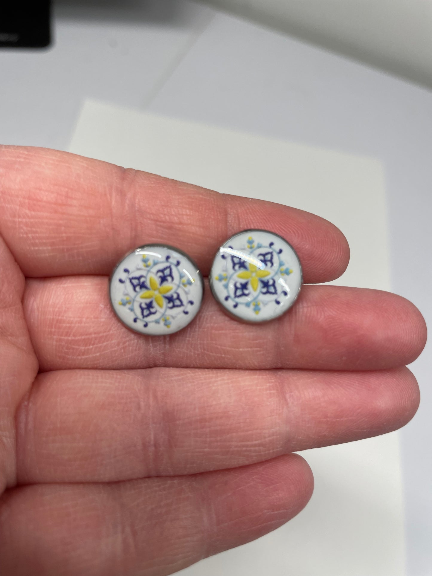 Boutons d'oreilles mandala blanche-Acier Inoxydable+Sans Nickel