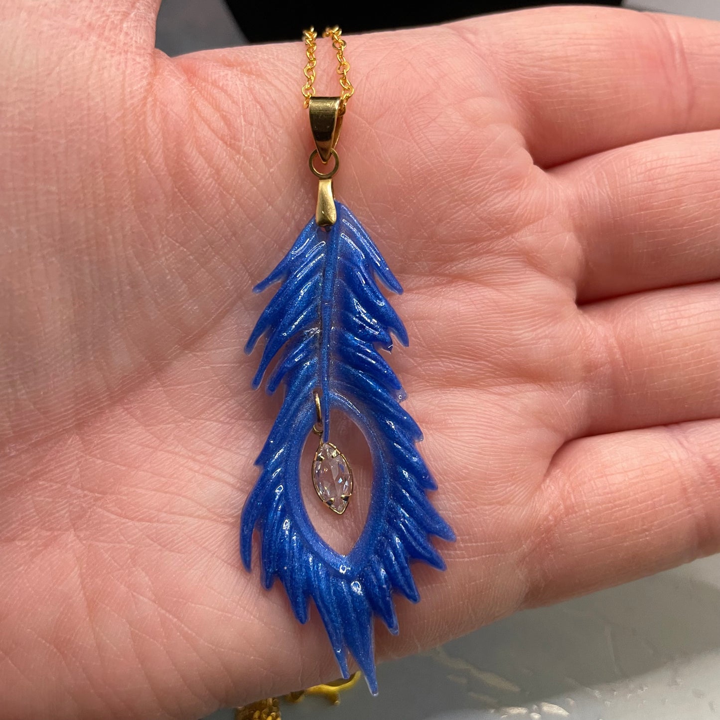 Collier Plume Bleue+Zirconia - 27'' Sans Nickel