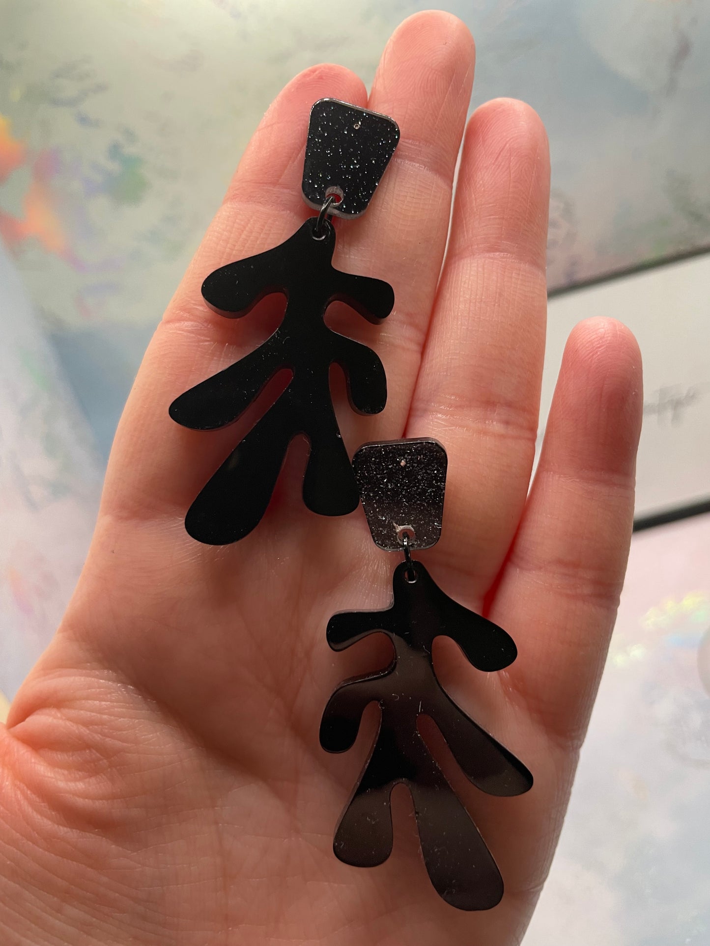 Lea : Boucles d'oreilles noires + clous en acrylique (sans nickel)