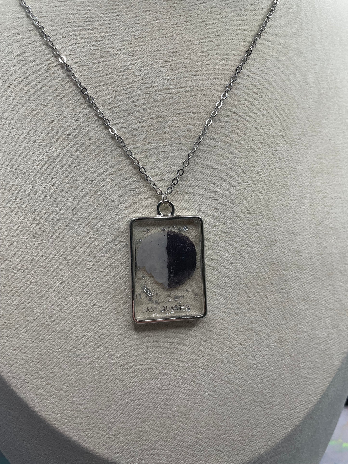 Collier pendentif lune argent et noir - Sans nickel