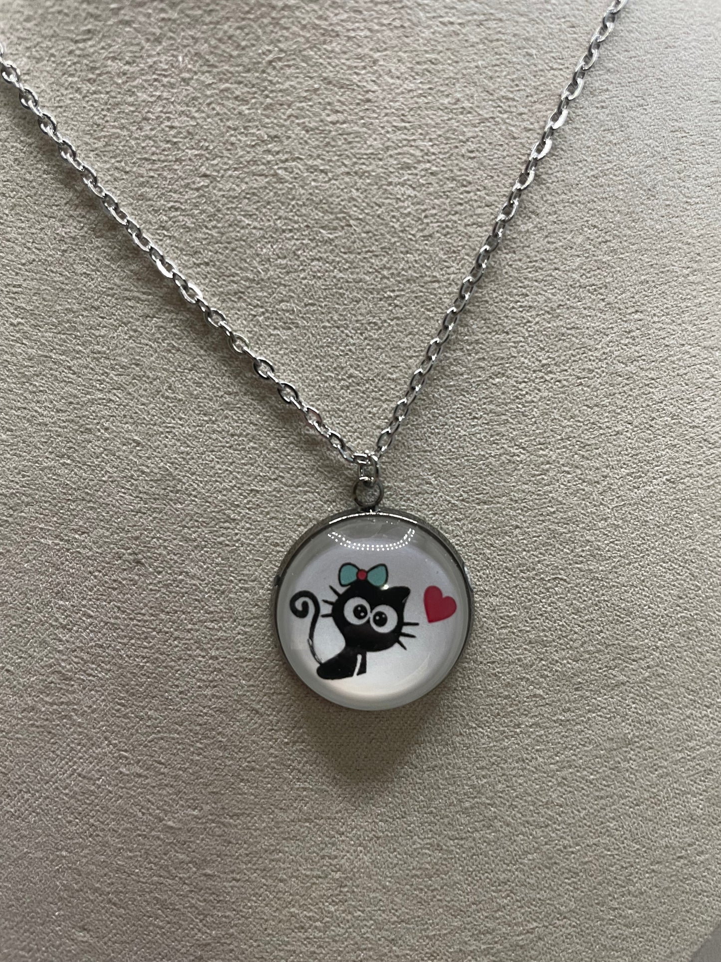 Collier Chat Noir avec Cœur (Fini Argenté)Acier Inoxydable+Sans Nickel