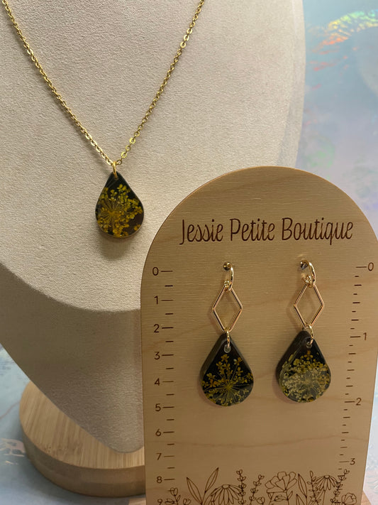 Yellow Queen Anne’s Lace Teardrop Jewelry Set