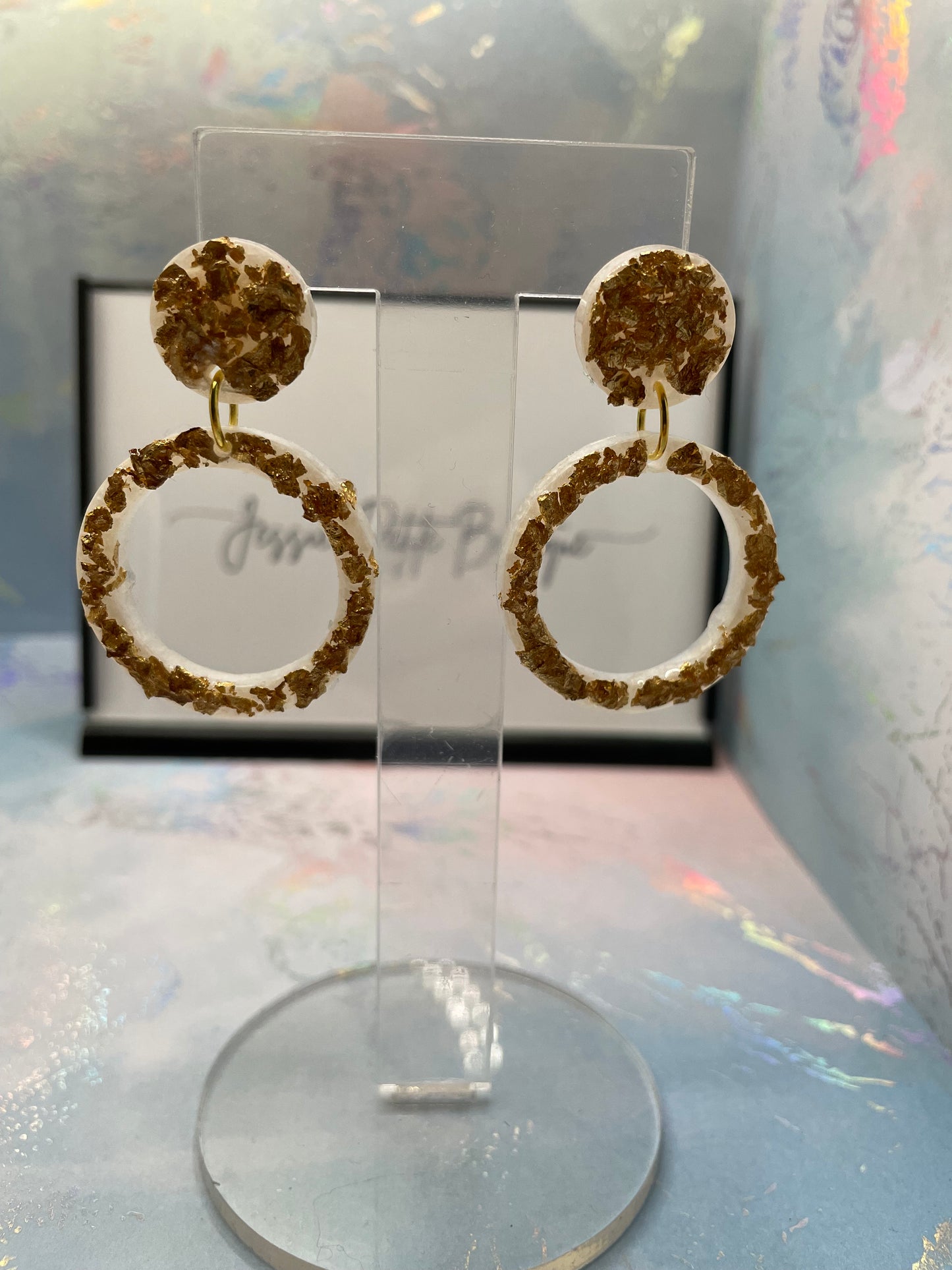 Boucles d'oreilles cercle blanc avec feuille d'or - Sans nickel