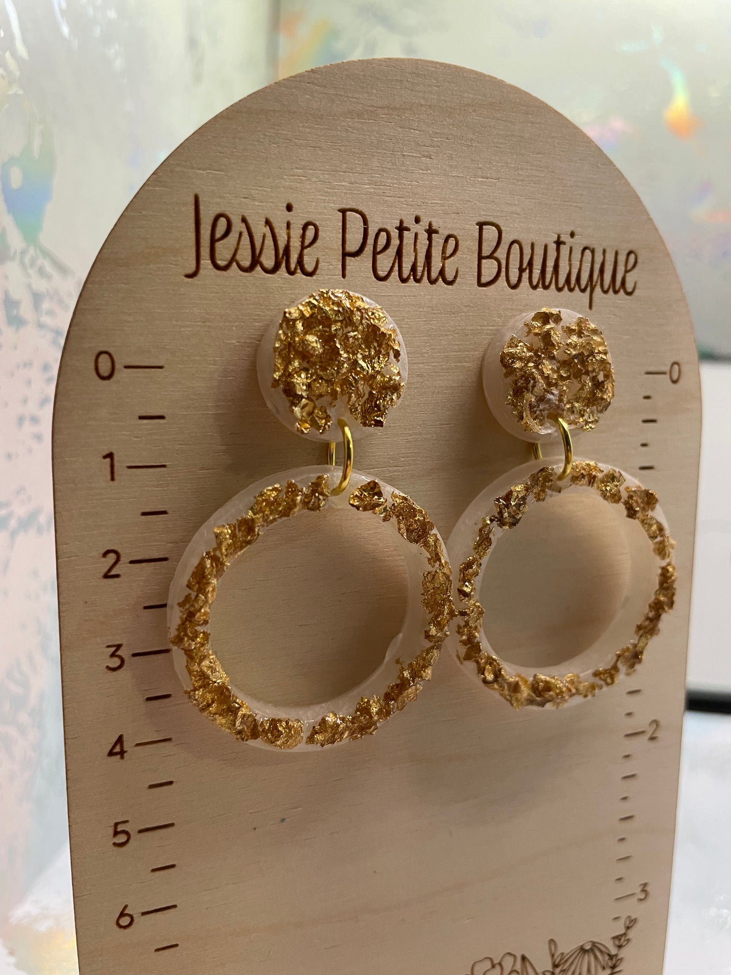 Boucles d'oreilles cercle blanc avec feuille d'or - Sans nickel